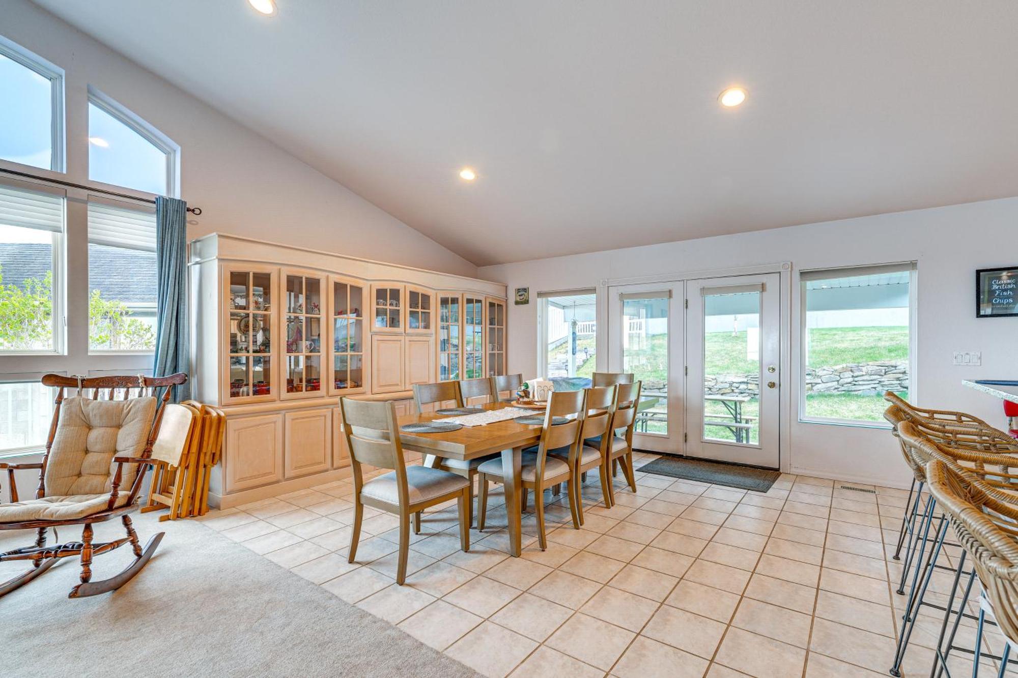 Inviting Great Falls Home With Wraparound Deck! Eksteriør billede