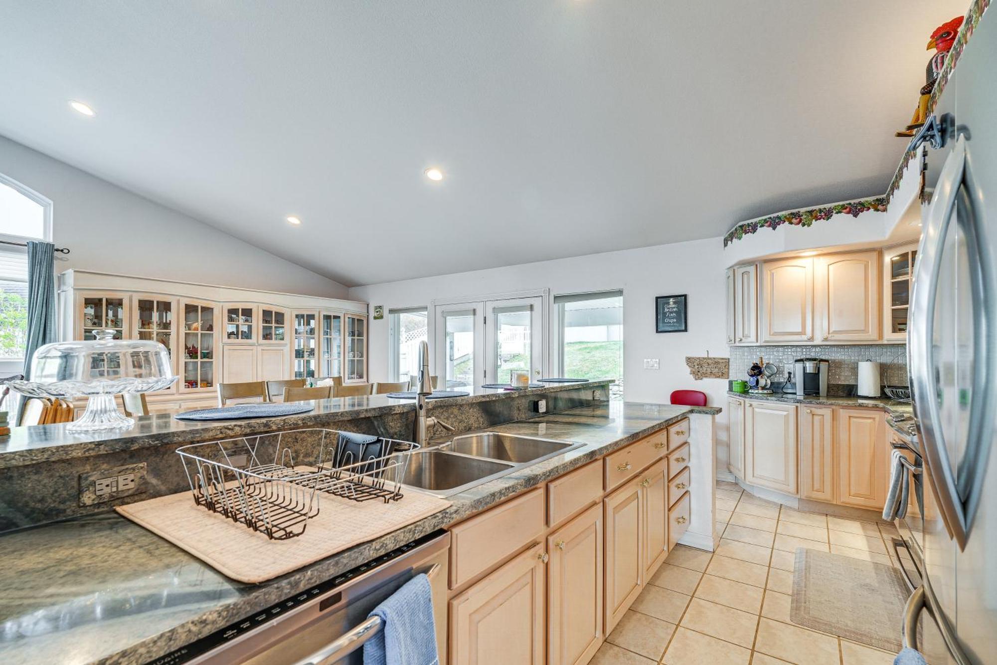 Inviting Great Falls Home With Wraparound Deck! Eksteriør billede