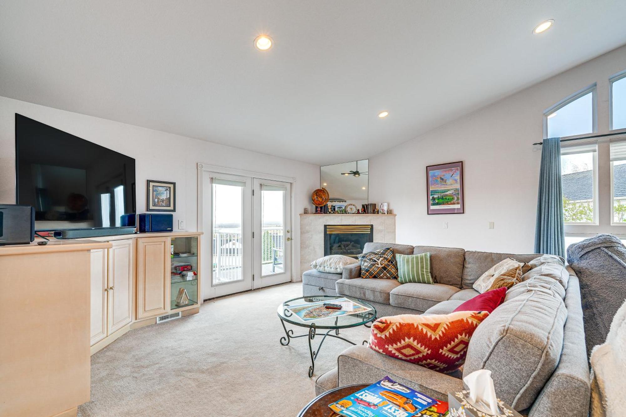 Inviting Great Falls Home With Wraparound Deck! Eksteriør billede